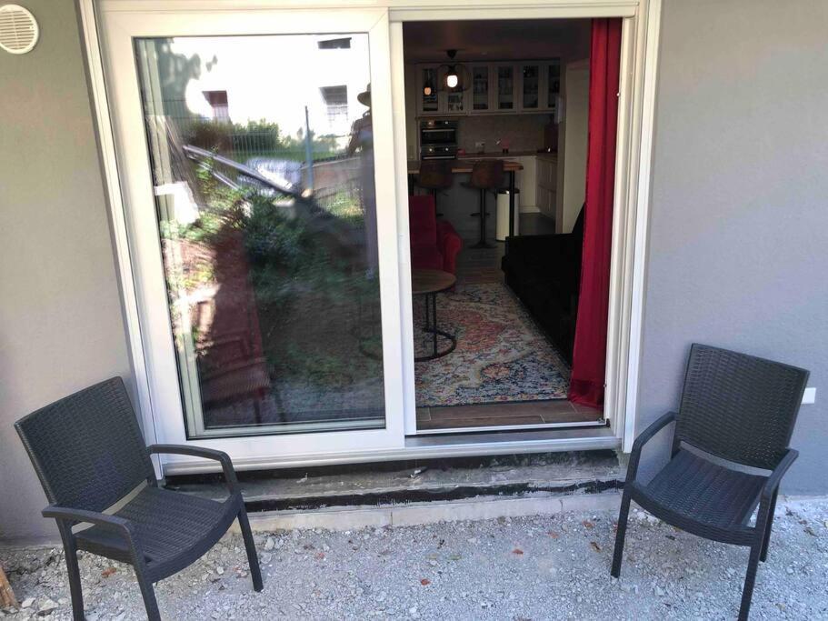 Stylisches Maybach Appartement Mit Terrasse Fuer 5 Personen, 5 Betten, Grosse Kochinsel, Homeoffice Mit 250Mbit Wlan Aidlingen Exterior foto