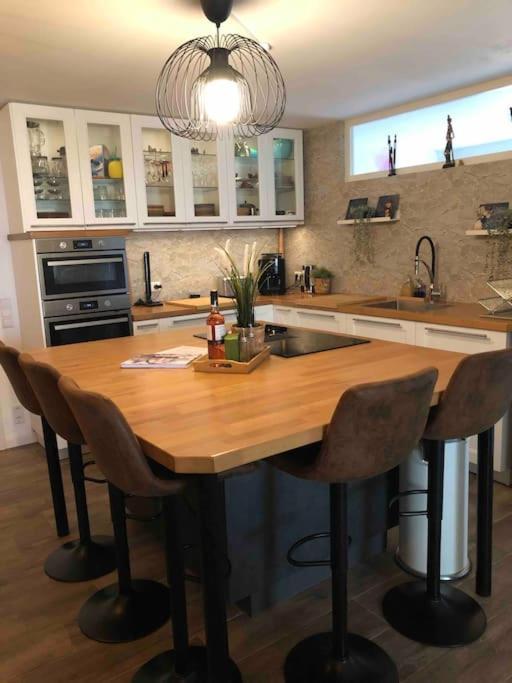 Stylisches Maybach Appartement Mit Terrasse Fuer 5 Personen, 5 Betten, Grosse Kochinsel, Homeoffice Mit 250Mbit Wlan Aidlingen Exterior foto