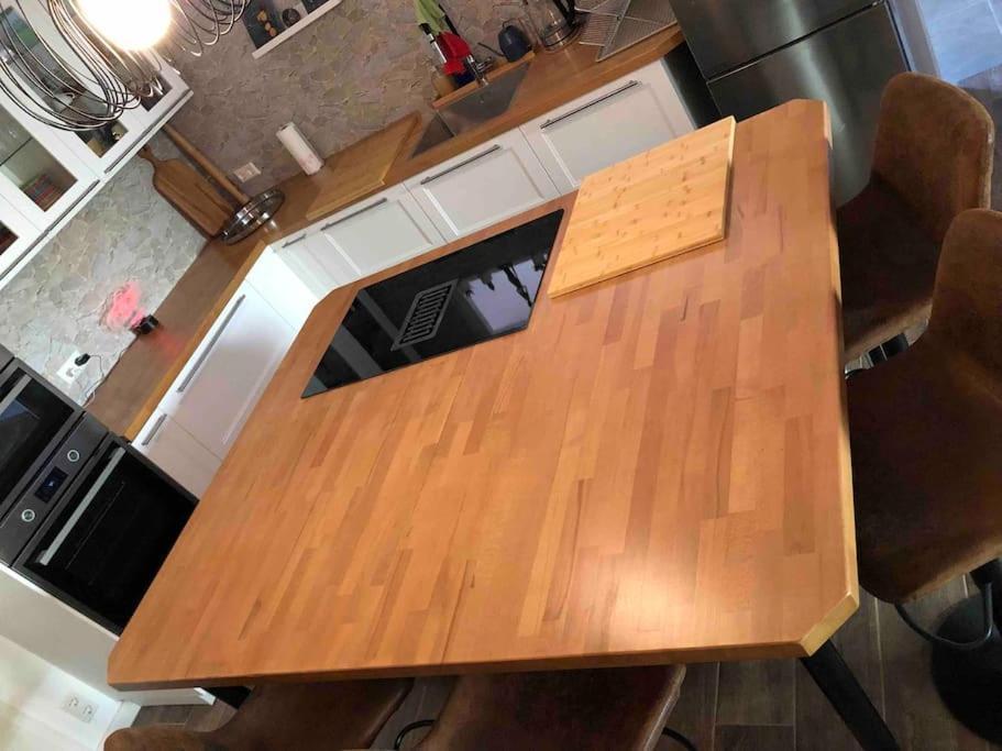 Stylisches Maybach Appartement Mit Terrasse Fuer 5 Personen, 5 Betten, Grosse Kochinsel, Homeoffice Mit 250Mbit Wlan Aidlingen Exterior foto