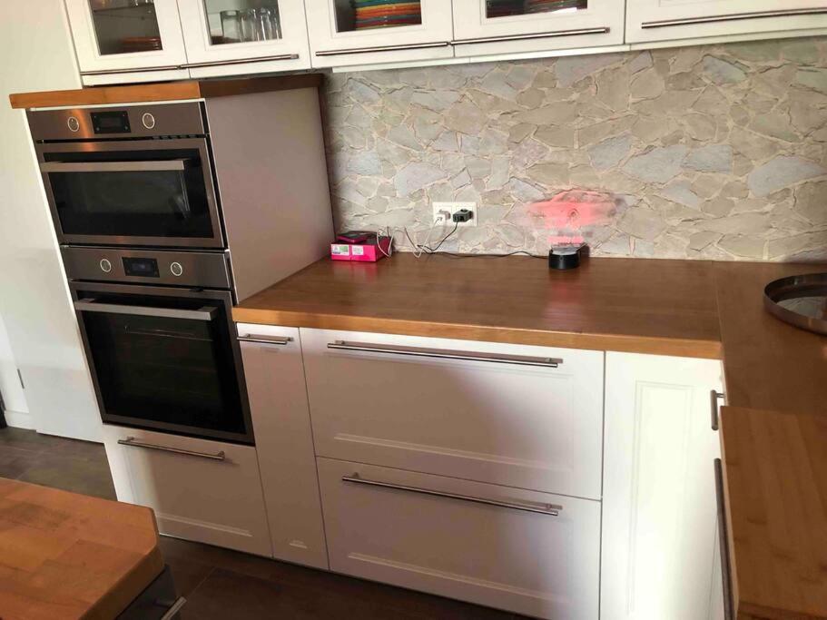 Stylisches Maybach Appartement Mit Terrasse Fuer 5 Personen, 5 Betten, Grosse Kochinsel, Homeoffice Mit 250Mbit Wlan Aidlingen Exterior foto