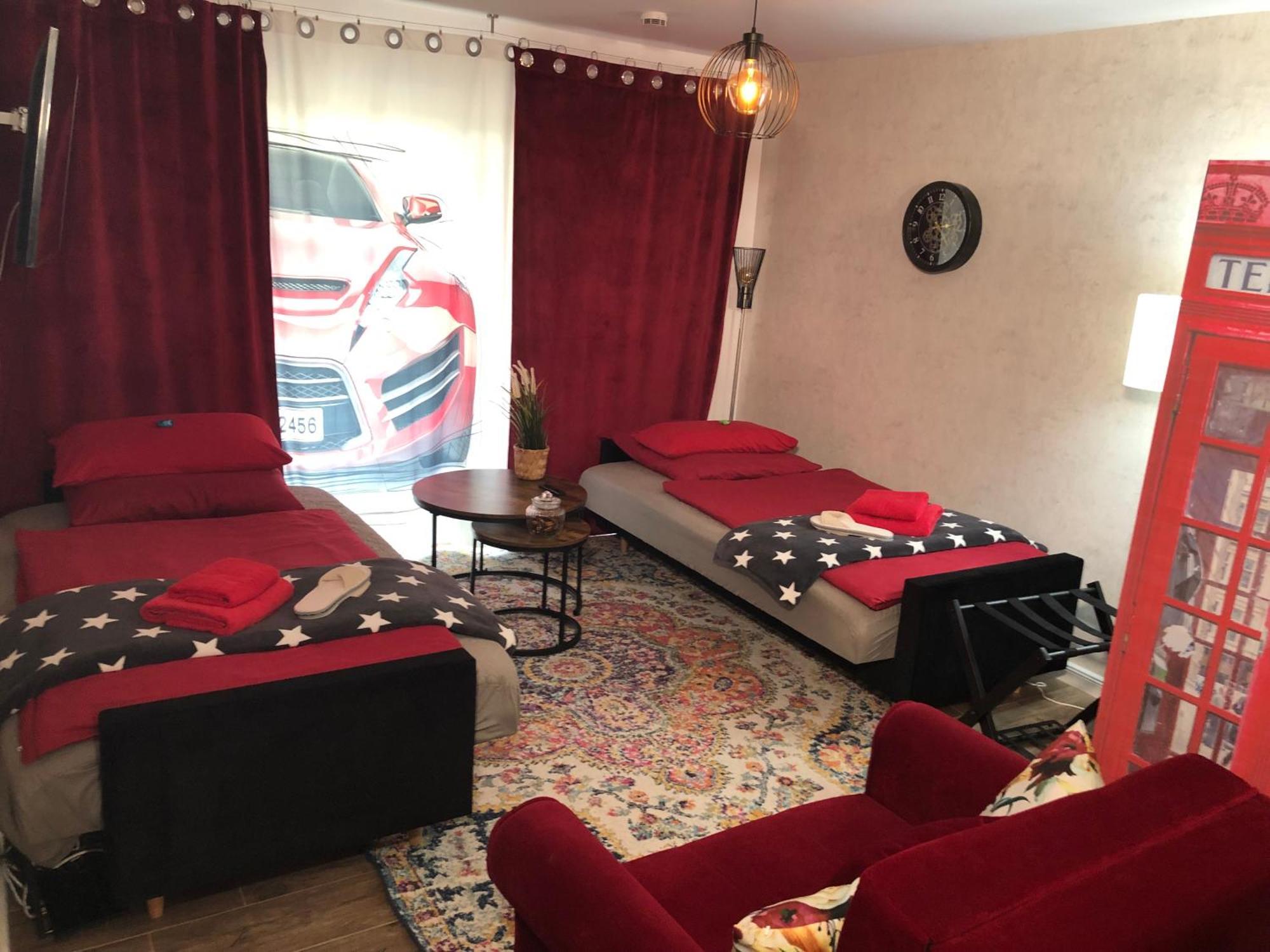 Stylisches Maybach Appartement Mit Terrasse Fuer 5 Personen, 5 Betten, Grosse Kochinsel, Homeoffice Mit 250Mbit Wlan Aidlingen Exterior foto